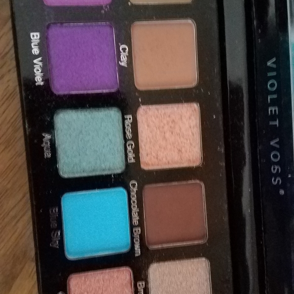 Violet Viss Essentials 1 & 2 Pallettes - Picture 5 of 5